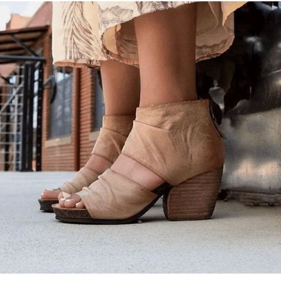 OTBT Patchouli Heeled Leather Sandal Cream - 8.5 - New in Box w/out top - Picture 1 of 12